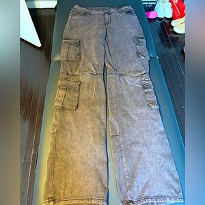 Vintage Oversized Cargo Pants
Size: Small 30/32 (Men’s & Woman’s)